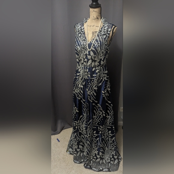Coeur de vague navy Floral sheer-yoke collar gown - Picture 4 of 11